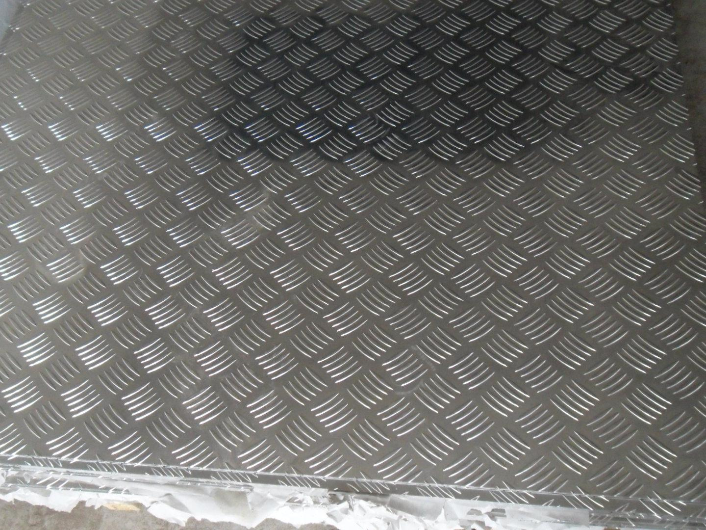 防滑薄铝板